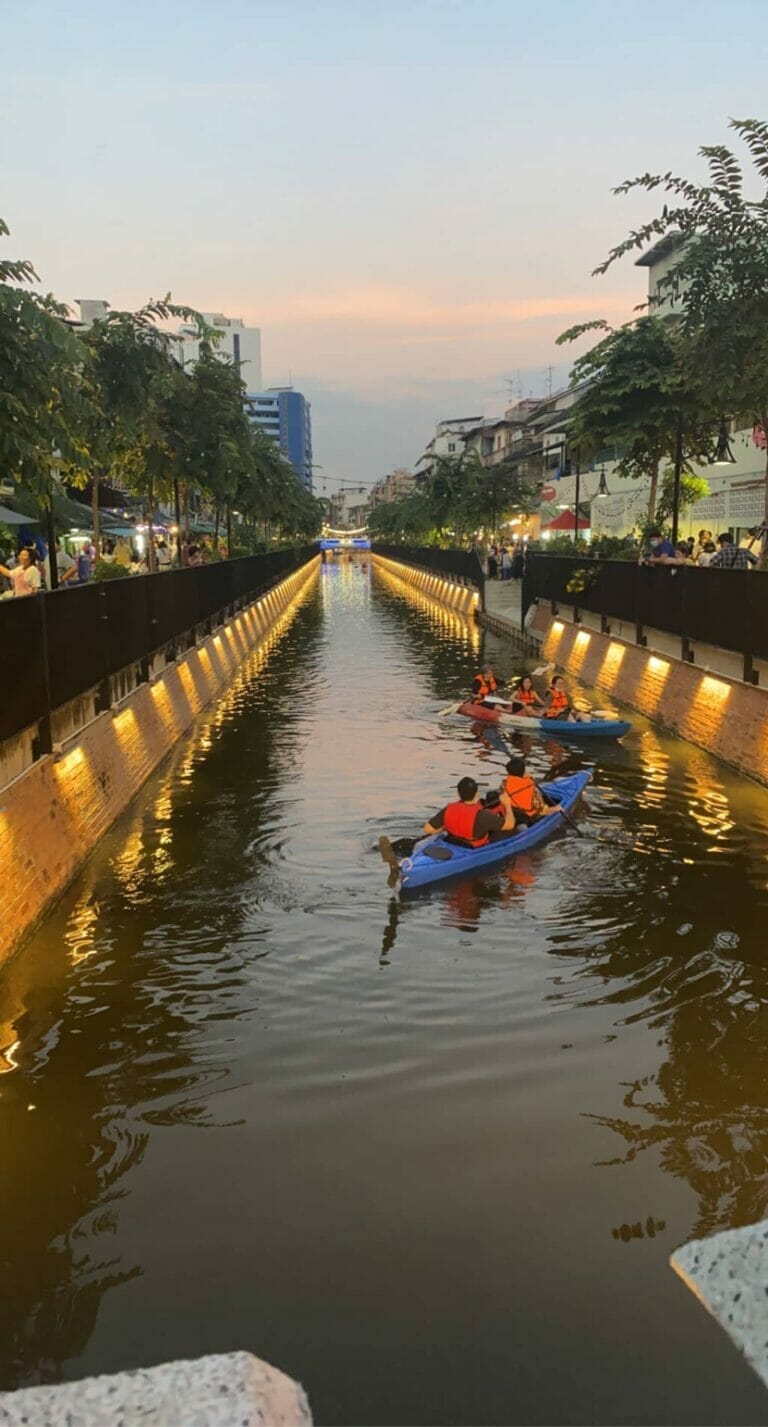 Khlong ong ang is part of learning about mama restaurant